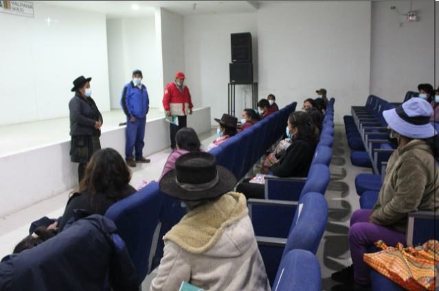 Intercambio de experiencias entre la población desplazada de Huancayo y Huamanga.